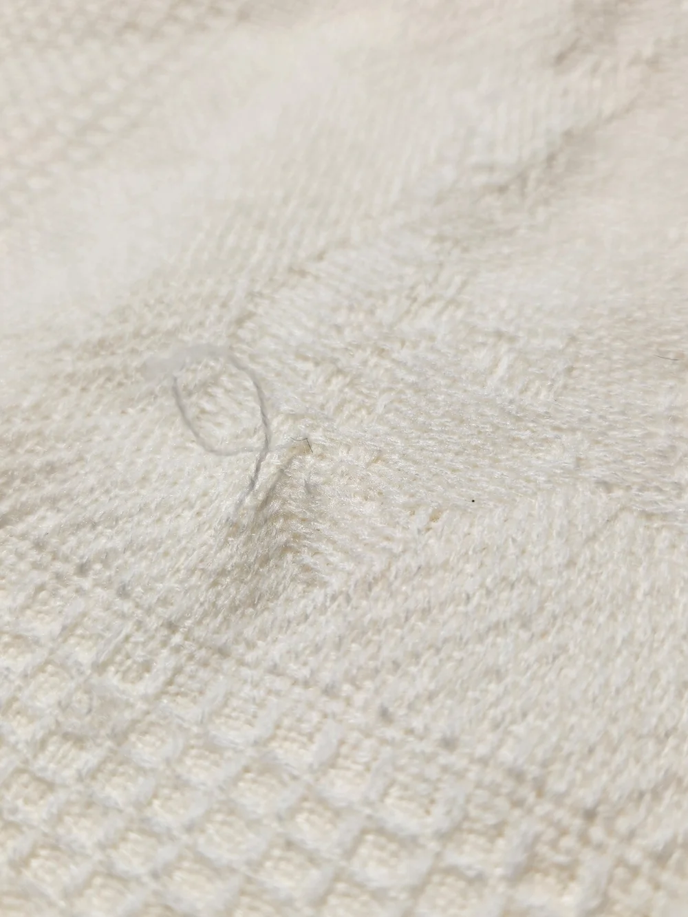 Vintage Ivory Waffle Knit Baby Blanket - Woven Cat Motif & Soft Fringe Throw